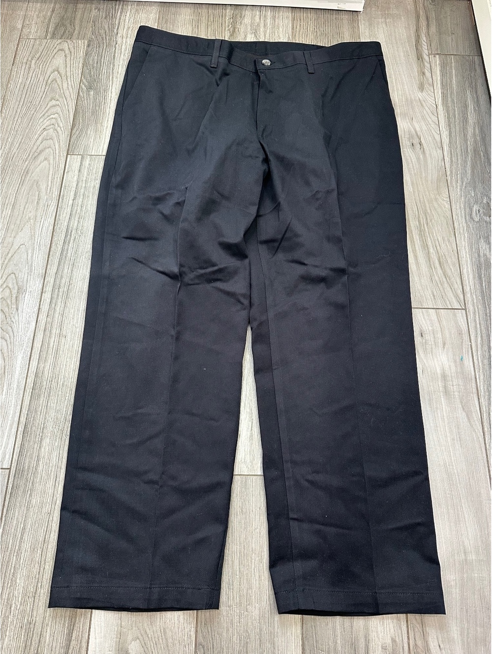 Lee Men's Relaxed Fit Black Flat Front Pants Size 42x30
